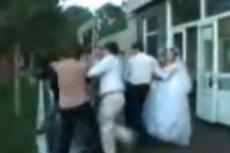 Гости избили жениха и невесту