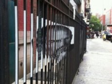 Стива Джобса нарисовали на заборе