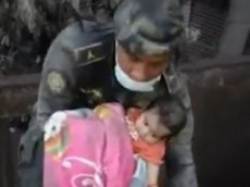 Живого младенца откопали после страшного извержения вулкана Фуэго