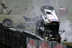 Невероятно: гонщик выжил в страшной аварии на авторалли