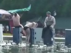 Пограничники отметили свой праздник купанием в фонтанах