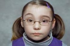 Рекламный ролик с танцующими бровями стал хитом на YouTube