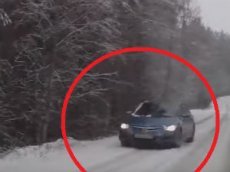 На камеру регистратора попал «смертельный» дрифт автомобиля