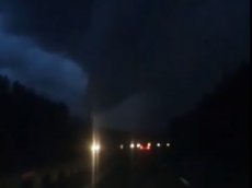 Водители сняли на видео надвигающийся на Петербург мощный «торнадо»
