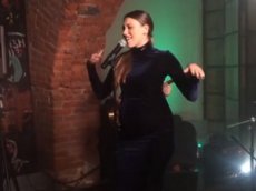 Беременная Регина Тодоренко устроила танцы на высоких каблуках