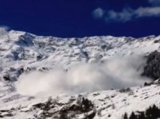 В Италии туристы сняли на видео сход снежной лавины