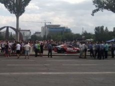 Машина въехала в толпу зрителей на соревнованиях по дрифту в Бишкеке