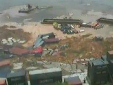 В Бразилии порт смыло в море