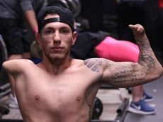 Инвалид без руки и ног стал бодибилдером