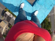 Блондинка над пропастью набирает популярность на видеохостингах (Осторожно, мат!)