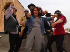 Иранских подростков приговорили к 91 удару плетьми за "Счастье"