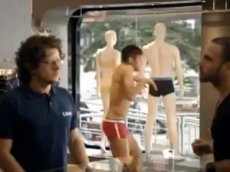 Гомосексуалистов взбесила реклама с участием Неймара