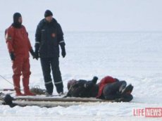 Утонувшую семью извлекли из-подо льда