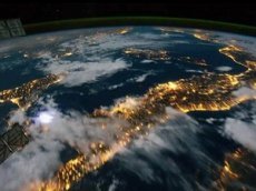 С борта МКС сняли восход Солнца