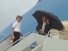 Трамп оставил сына и жену под дождём