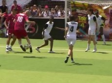 Зидан издевательски забил женской команде