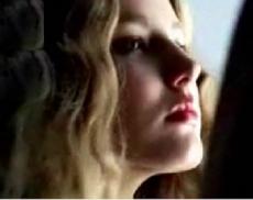 Погибшая фотомодель Руслана Коршунова на съемках Nina Ricci