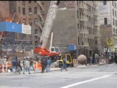 Автокатастрофа при сносе здания