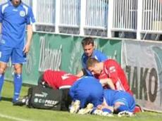 Хорватский футболист погиб, ударившись во время матча головой о бетонную стену