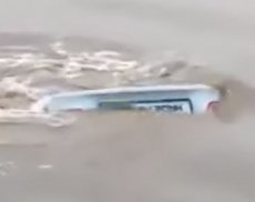 Парень утопил подаренный родителями BMW, потому что хотел Jaguar