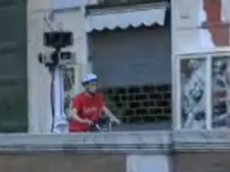 Google на трёхколёсном велосипеде 
Техно