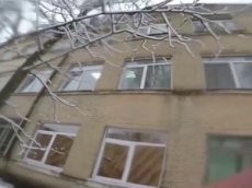 Падение пранкера из окна смоленской школы