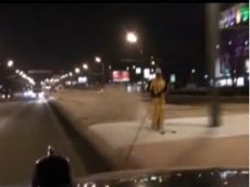 Лыжник устроил шоу на Ленинском проспекте