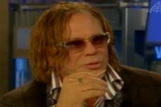 Микки Рурк смутил ведущую Первого канала в эфире