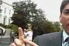 Собака Джорджа Буша Барни укусила репортера