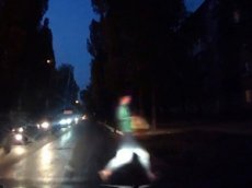 Пешеход-призрак, перебегающий дорогу в Воронеже, попал на видео