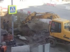 Экскаватор-молоток стал героем соцсетей