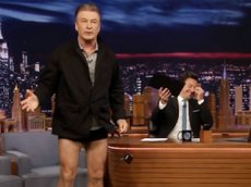 Алек Болдуин снял брюки в эфире американского телешоу