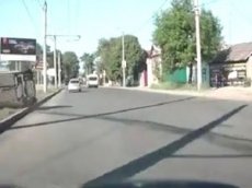 В Сызрани перевернулся автомобиль «Ока»