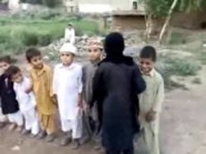 В Афганистане дети играют в террористов-смертников