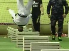 Подросток разбил головой 111 бетонных блоков