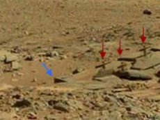 Марсоход Curiosity нашел могилу с крестами, череп и фундаменты