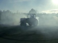 Шведы показали джимхану на тракторе