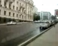 В центре Владивостока забил фонтан нечистот