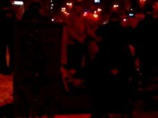 Интернет взорвал «экстремист», играющий на пианино на улице Киева