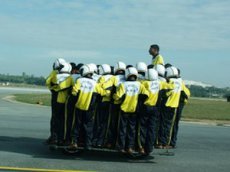 54 человека прокатились на одном байке!