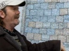 Художник построил себе дом из 1,5 млрд купюр евро