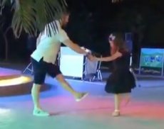 Александр Овечкин развеселил поклонников забавным танцем с племянницей жены