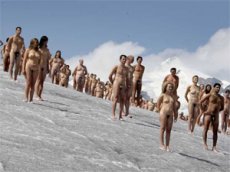 600 голых моделей на леднике в Швейцарии