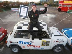 Поставлен рекорд Гиннесса по параллельной парковке