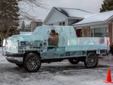 Канадцы создали пикап с кузовом из льда
