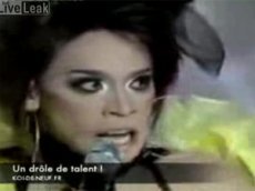 Пародия на Викторию Бекхэм на Шоу талантов