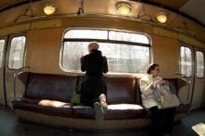 В туннеле Киевского метро появилась необычная реклама