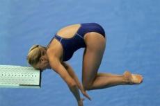 На чемпионате мира по прыжкам в воду спортсменка получила травму лица