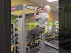 Пенсионер отметил 90-летие 24 подтягиваниями