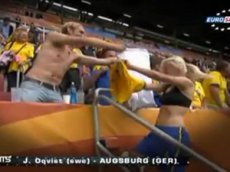 Болельщик поменялся с футболисткой футболками